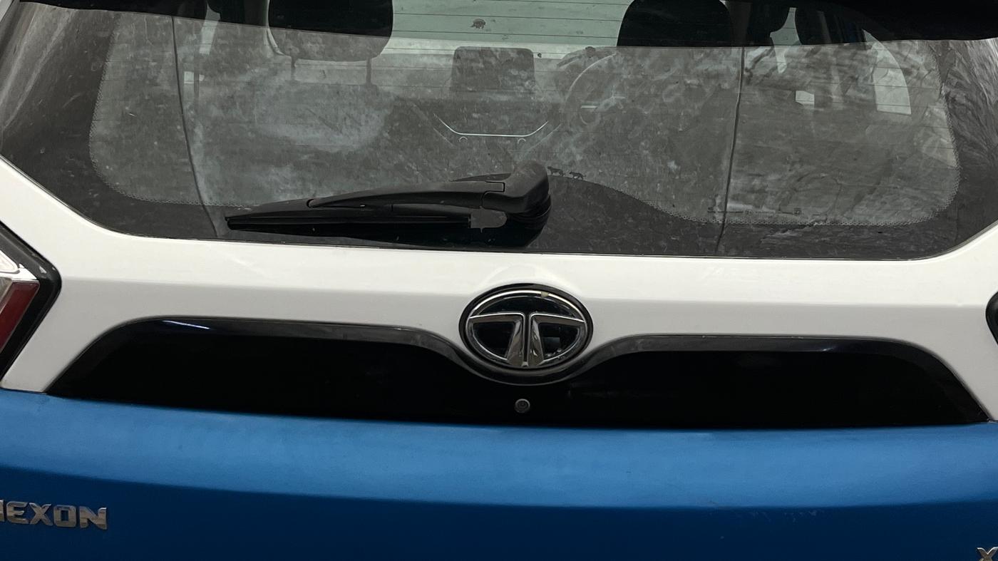 2018 Tata NEXON XZ PLUS PETROL DUAL TONE, Petrol, Manual, 39,979 km, Rear Wiper