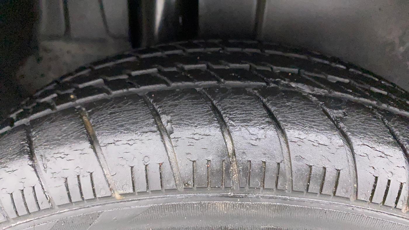 2013 Maruti Ertiga VXI, Petrol, Manual, 84,136 km, Right Rear Tyre Tread