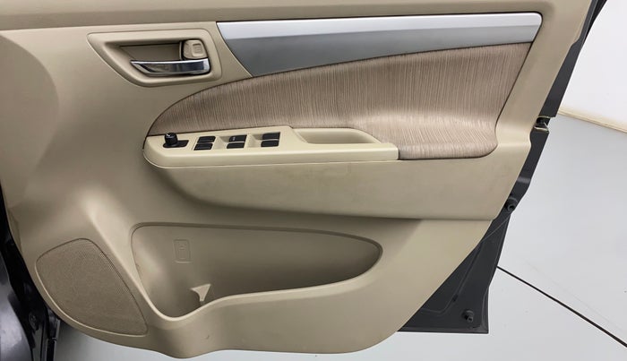 2013 Maruti Ertiga VXI, Petrol, Manual, 84,136 km, Driver Side Door Panels Control