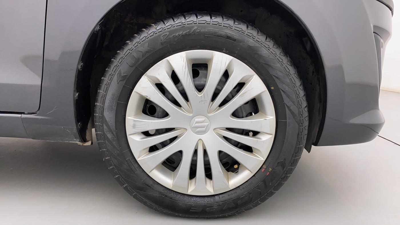 2013 Maruti Ertiga VXI, Petrol, Manual, 84,136 km, Right Front Wheel