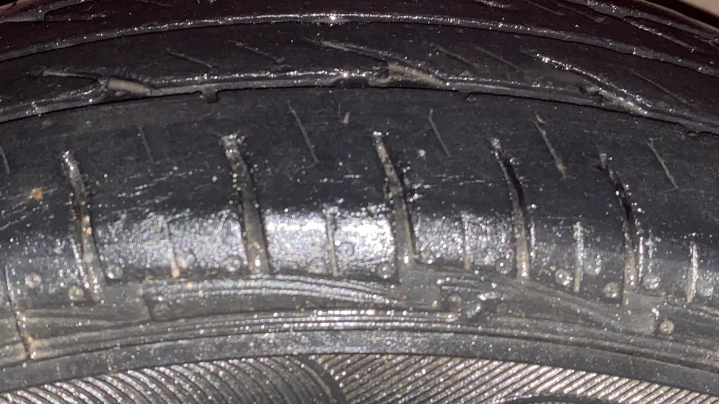 2014 Hyundai Eon ERA +, Petrol, Manual, 26,502 km, Left Front Tyre Tread