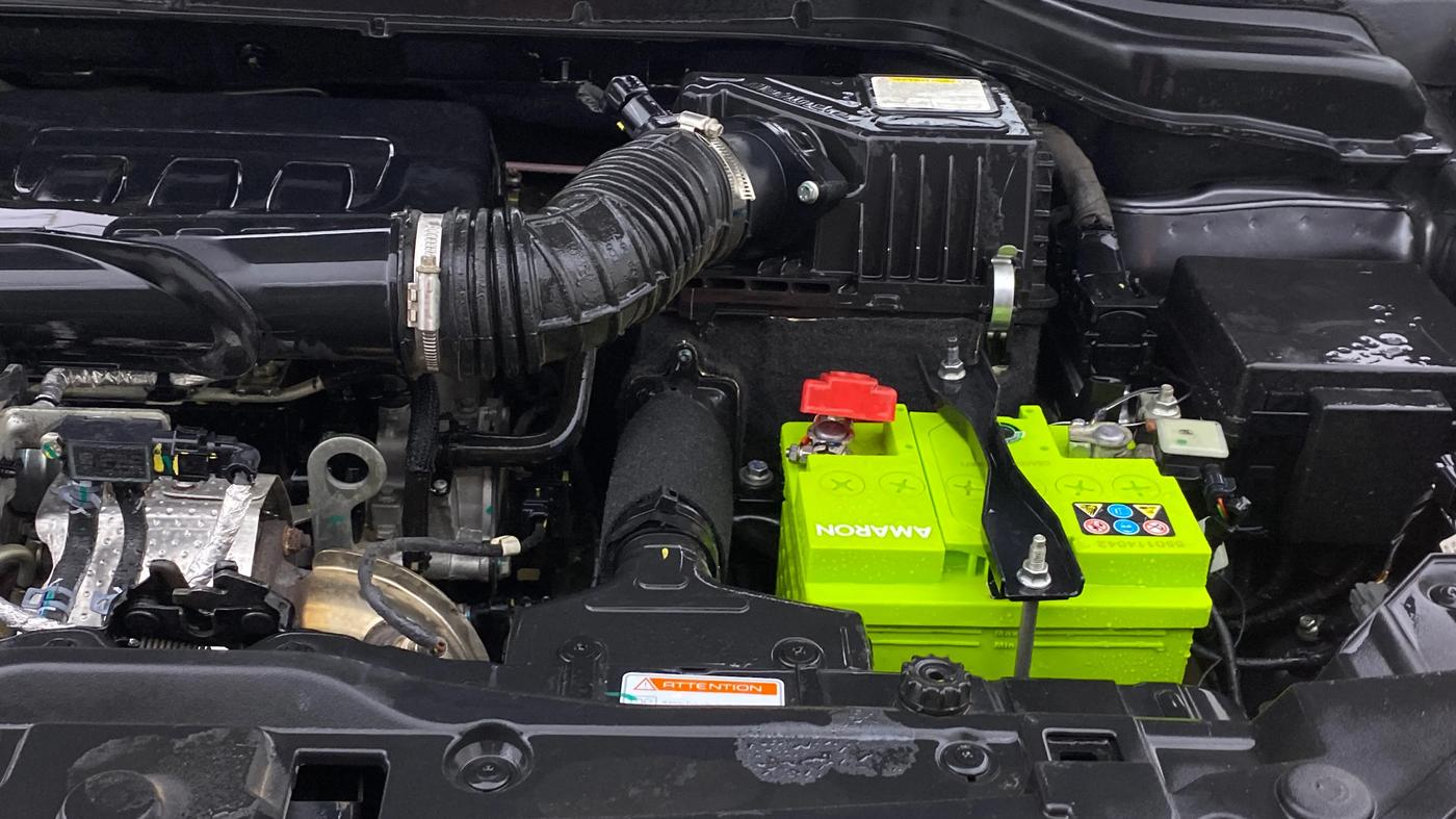 2024 Mahindra XUV 3XO AX7L 1.2 Petrol AT, Petrol, Automatic, 27,641 km, Engine View - Left