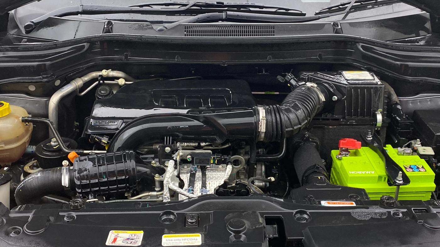 2024 Mahindra XUV 3XO AX7L 1.2 Petrol AT, Petrol, Automatic, 27,641 km, Engine View