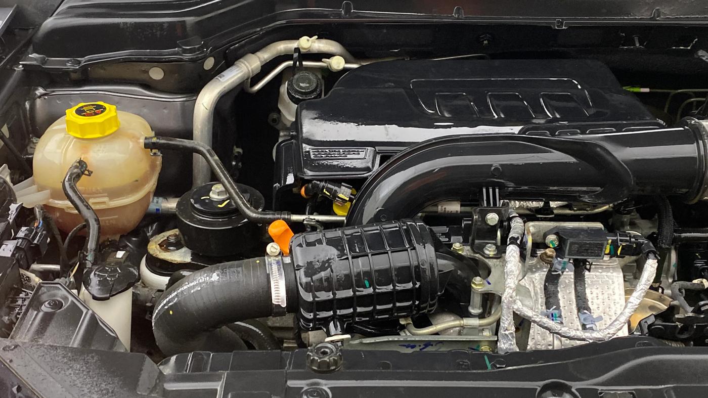 2024 Mahindra XUV 3XO AX7L 1.2 Petrol AT, Petrol, Automatic, 27,641 km, Engine View - Right
