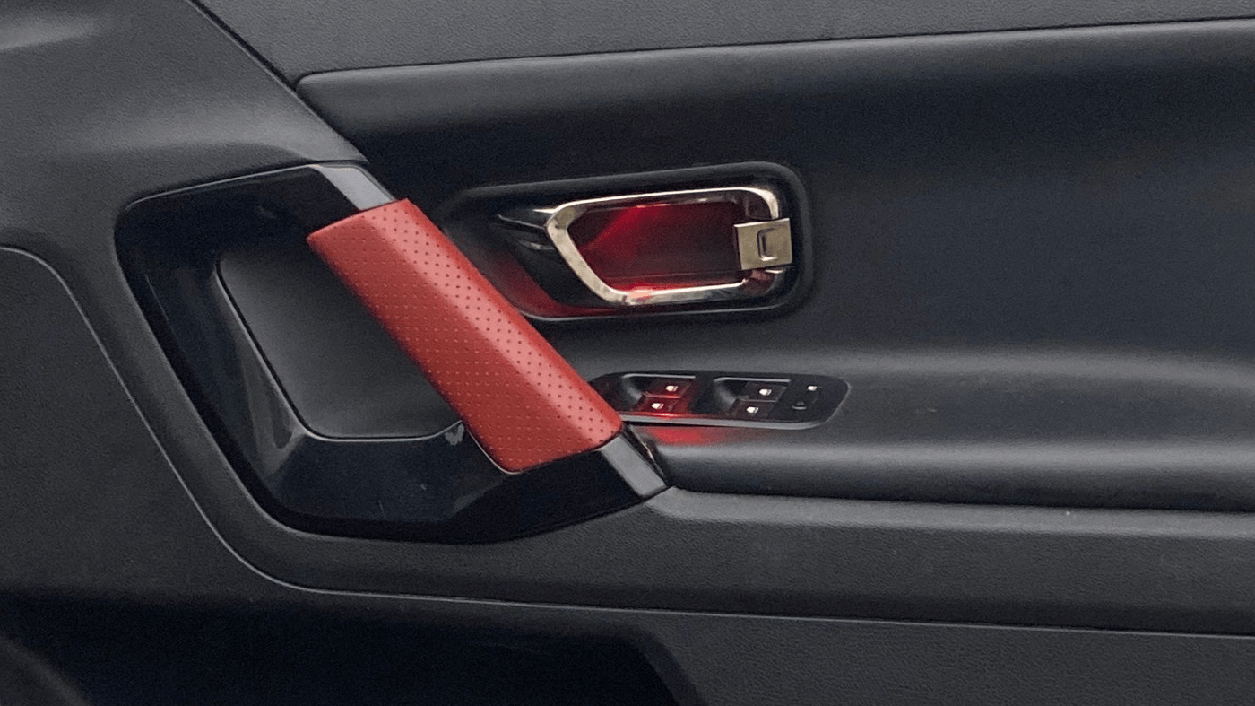 2023 Tata Safari XZA PLUS O RED DARK , Diesel, Automatic, 1,18,926 km, Driver Side Door Panels Control