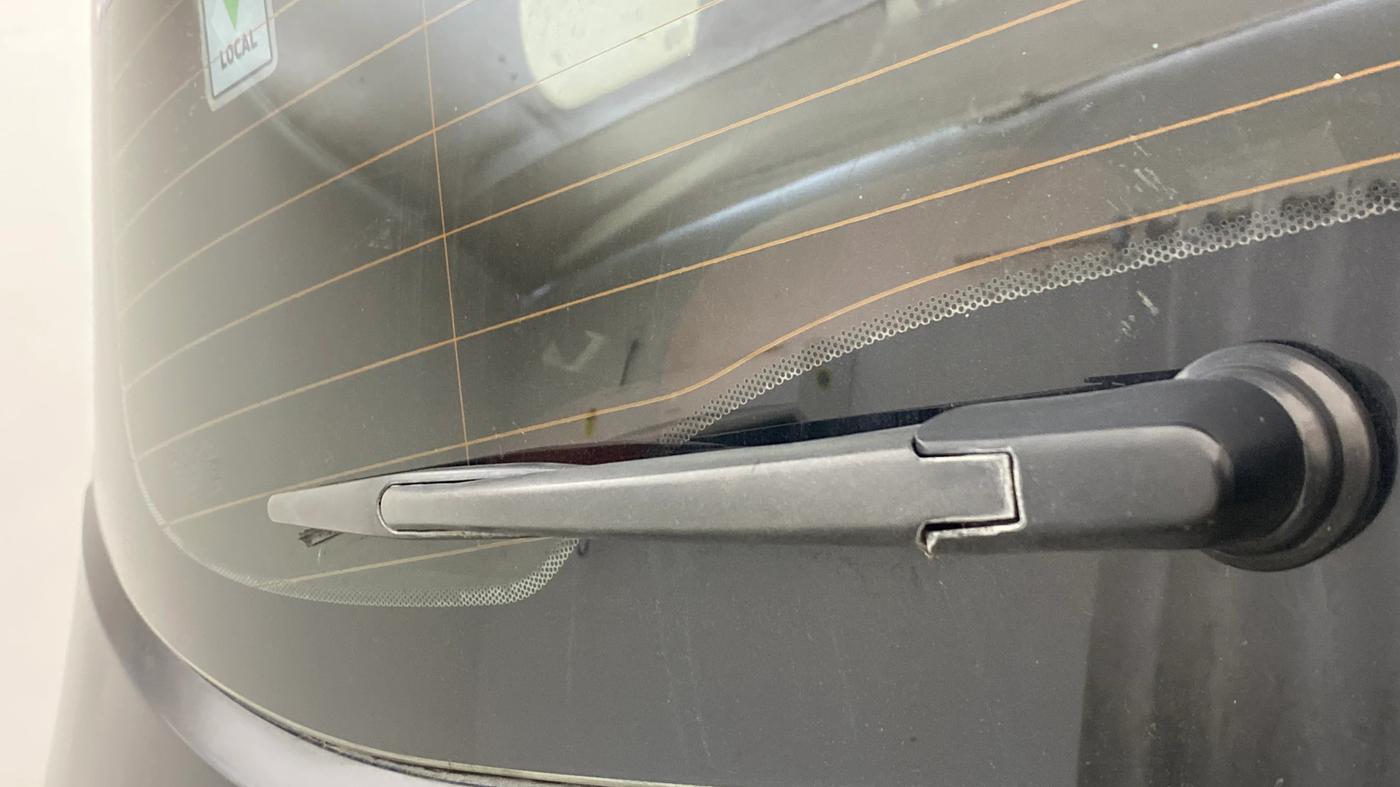2023 Tata Safari XZA PLUS O RED DARK , Diesel, Automatic, 1,18,926 km, Rear Wiper