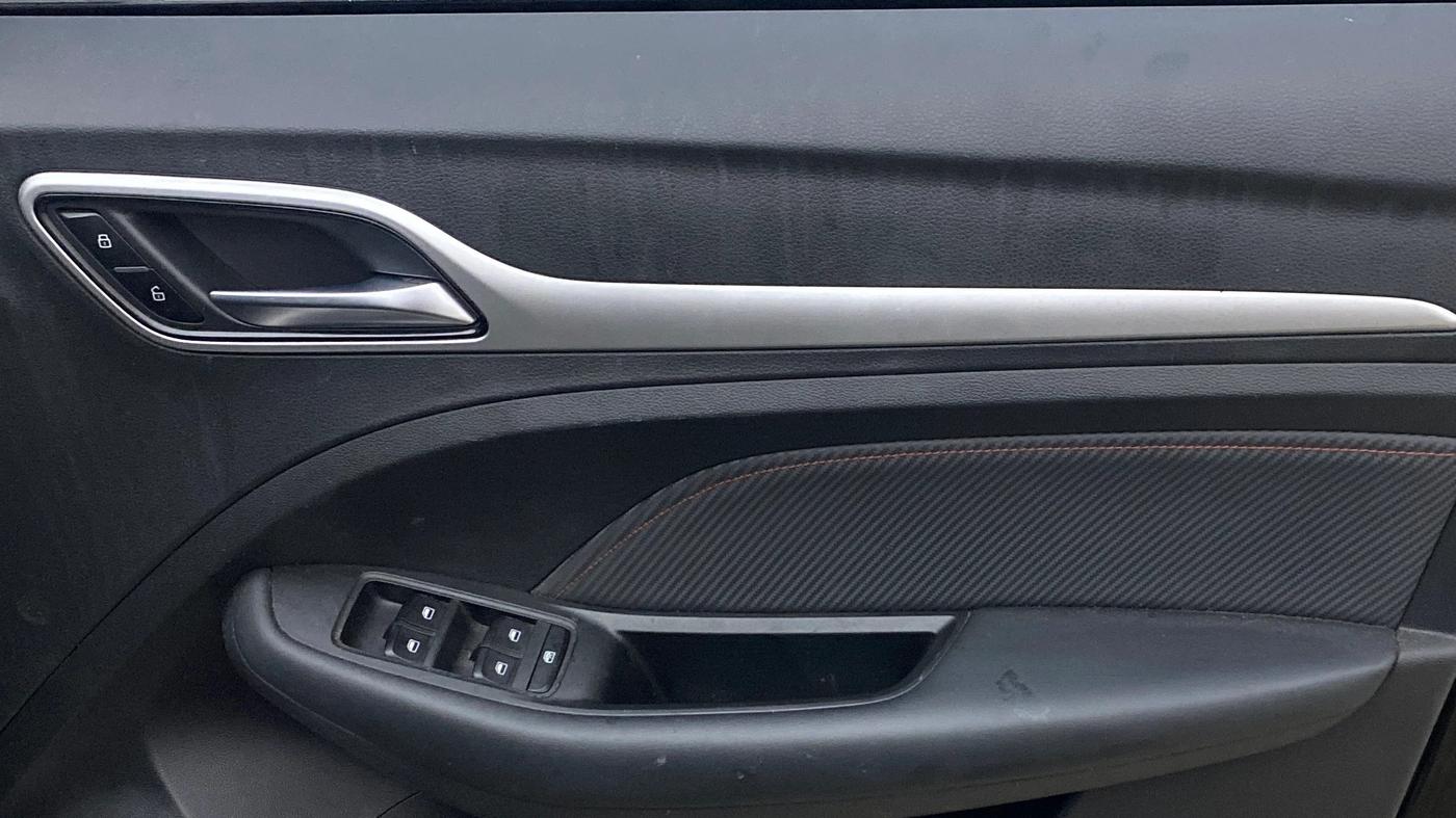 2022 MG ASTOR SHARP 1.3 TURBO AT, Petrol, Automatic, 33,198 km, Driver Side Door Panels Control