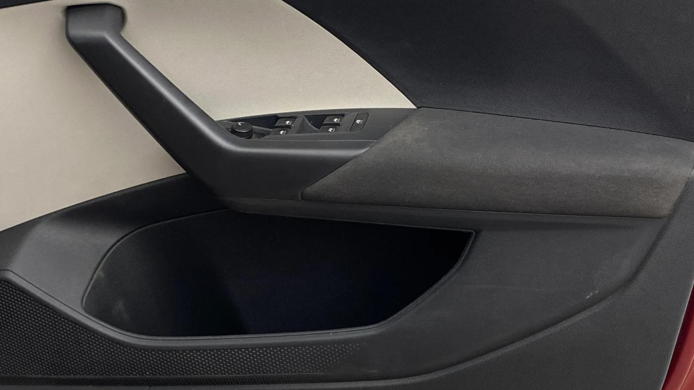 2022 Volkswagen TAIGUN HIGHLINE 1.0 TSI AT, Petrol, Automatic, 52,448 km, Driver Side Door Panels Control
