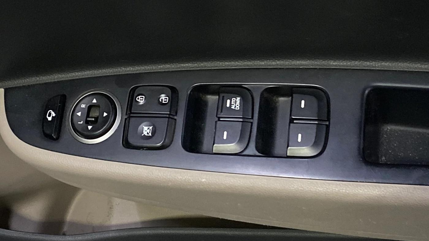 2019 Hyundai Grand i10 SPORTZ 1.2 KAPPA VTVT, Petrol, Manual, 28,229 km, Driver Side Door Panels Control