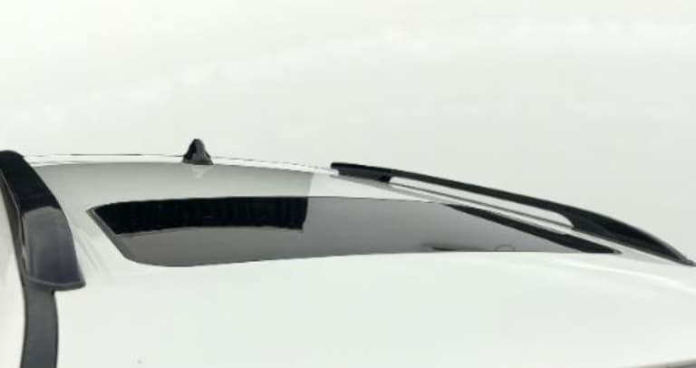 2022 Mahindra XUV300 W8 (O) 1.2 PETROL AMT, Petrol, Automatic, 53,632 km, Moonroof/ Sunroof