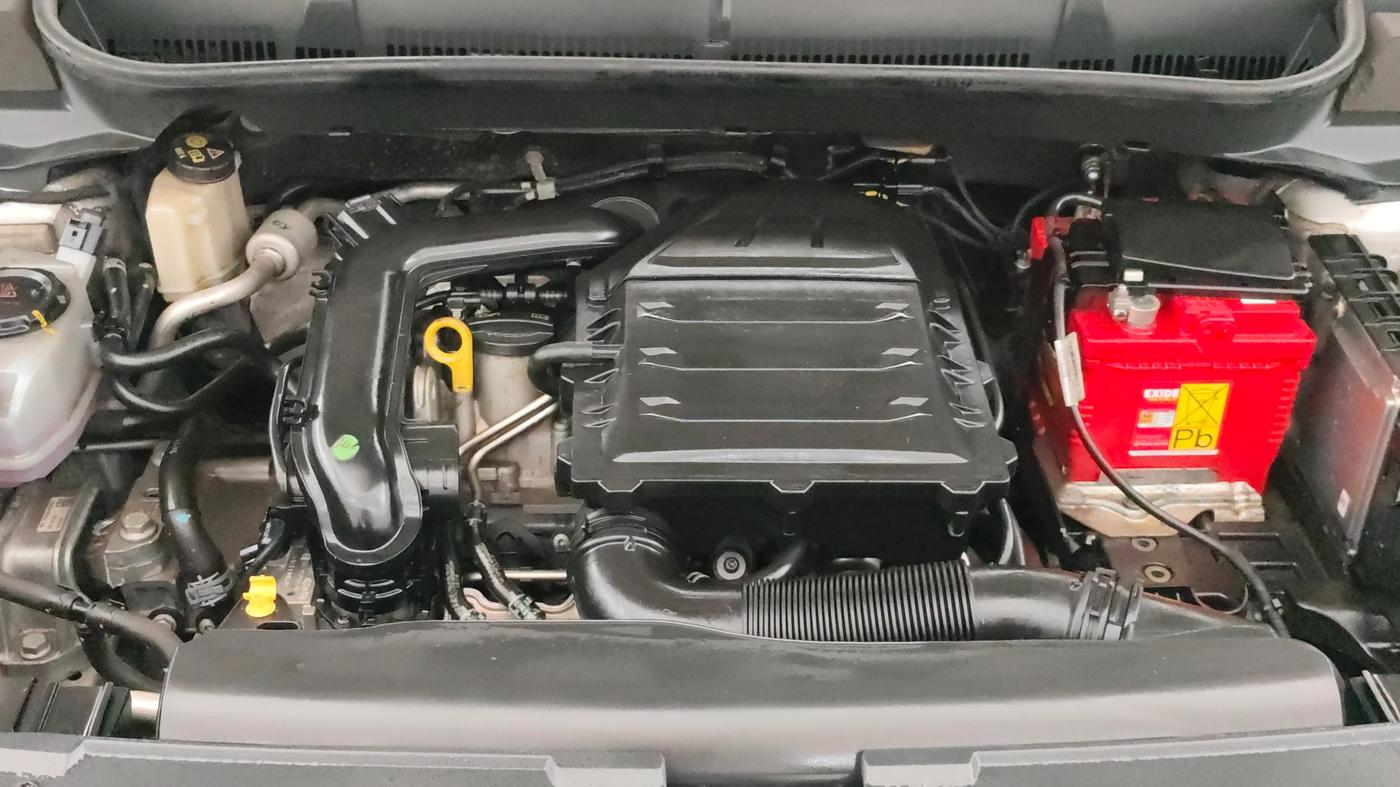 2021 Skoda KUSHAQ STYLE 1.0L TSI MT, Petrol, Manual, 13,473 km, Engine View