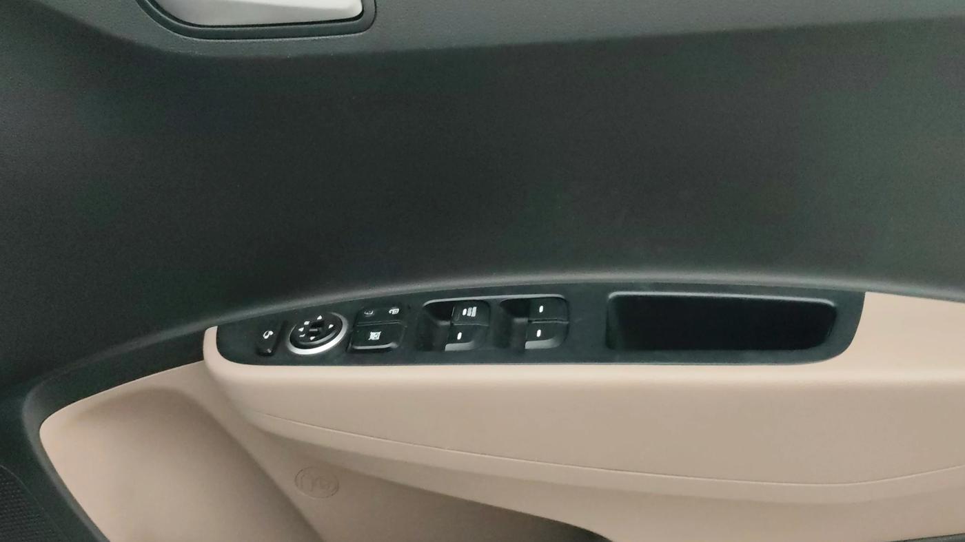 2015 Hyundai Grand i10 SPORTZ 1.2 KAPPA VTVT, Petrol, Manual, 31,211 km, Driver Side Door Panels Control