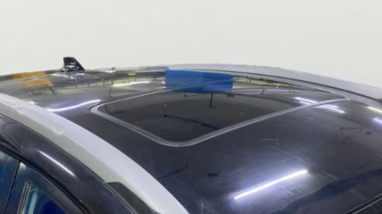 2023 Tata NEXON FEARLESS SUNROOF DUAL TONE 1.2 PETROL, Petrol, Manual, 76,598 km, Moonroof/ Sunroof