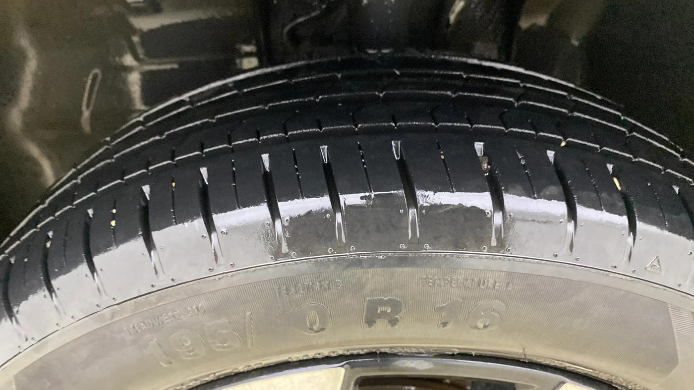 2021 Tata PUNCH CREATIVE  iRA PACK AMT, Petrol, Automatic, 19,008 km, Right Front Tyre Tread