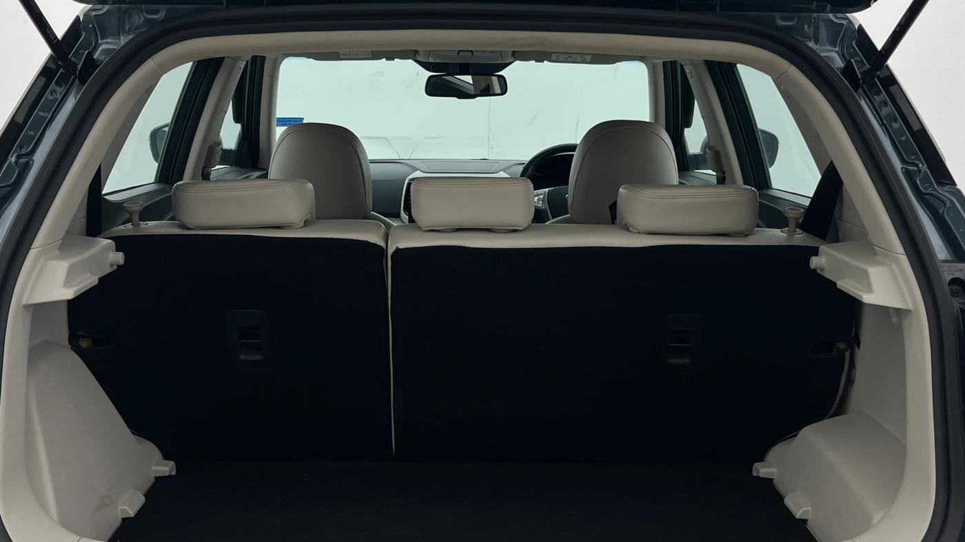 2021 Mahindra XUV300 W8 (O) 1.2 PETROL AMT, Petrol, Automatic, 45,876 km, Boot Inside