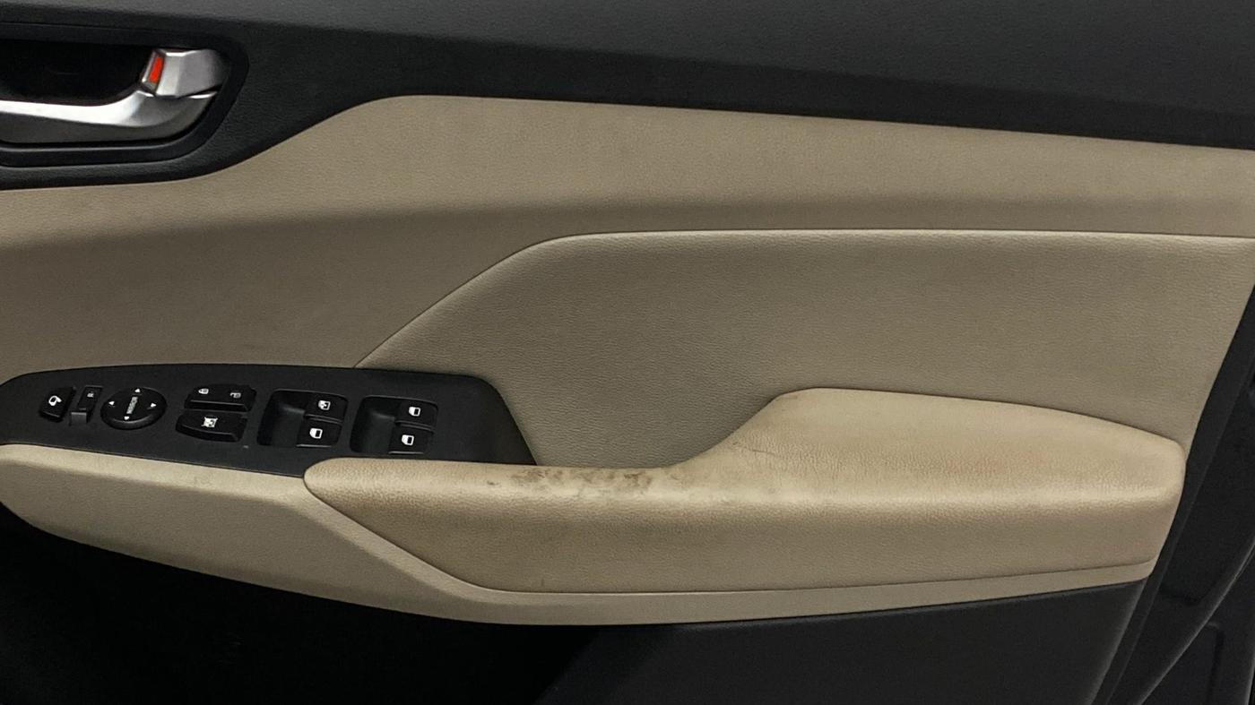 2020 Hyundai Verna SX (O)1.5 MPi, Petrol, Manual, 99,377 km, Driver Side Door Panels Control