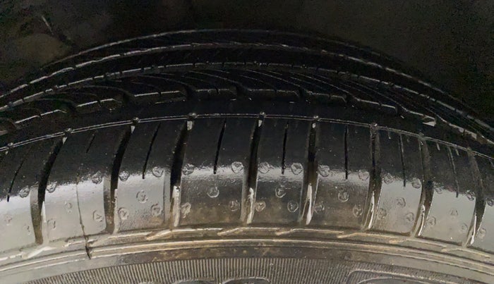 2015 Hyundai Elite i20 ASTA 1.2, Petrol, Manual, 14,498 km, Left Front Tyre Tread