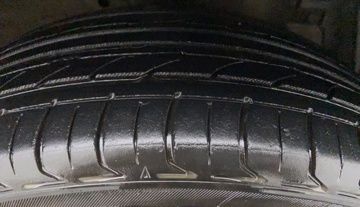 2014 Maruti Ertiga VXI CNG, CNG, Manual, 59,133 km, Right Front Tyre Tread