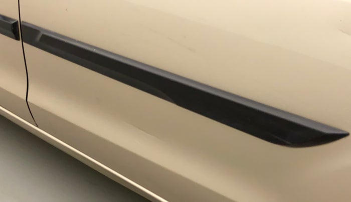 2014 Maruti Ertiga VXI CNG, CNG, Manual, 59,133 km, Rear left door - Slightly dented