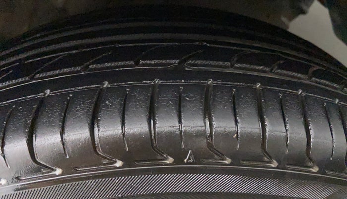 2014 Maruti Ertiga VXI CNG, CNG, Manual, 59,133 km, Left Rear Tyre Tread