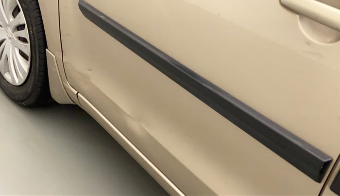 2014 Maruti Ertiga VXI CNG, CNG, Manual, 59,133 km, Front passenger door - Slightly dented
