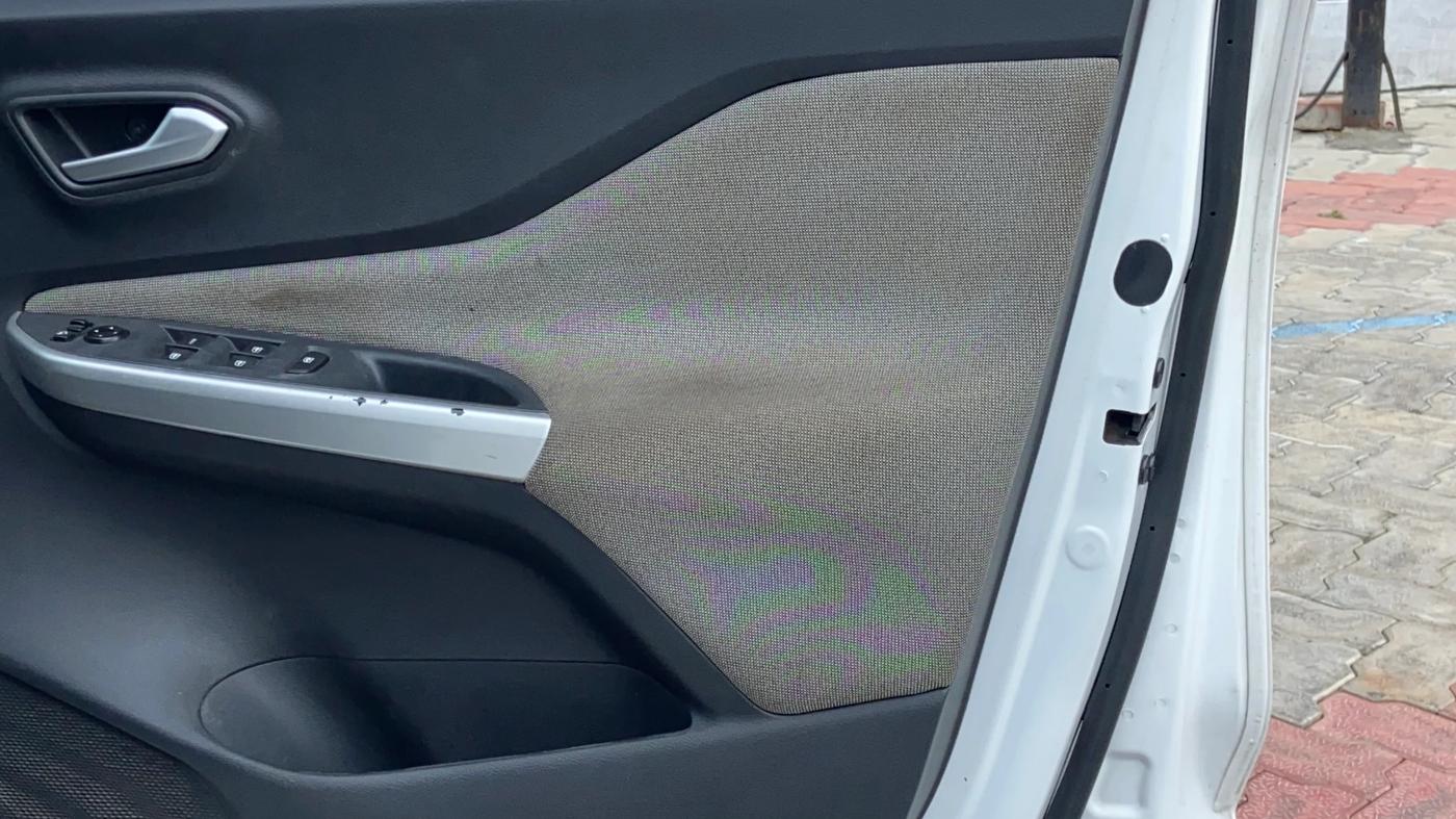 2022 Nissan MAGNITE XV PREMIUM TURBO CVT, Petrol, Automatic, 52,737 km, Driver Side Door Panels Control