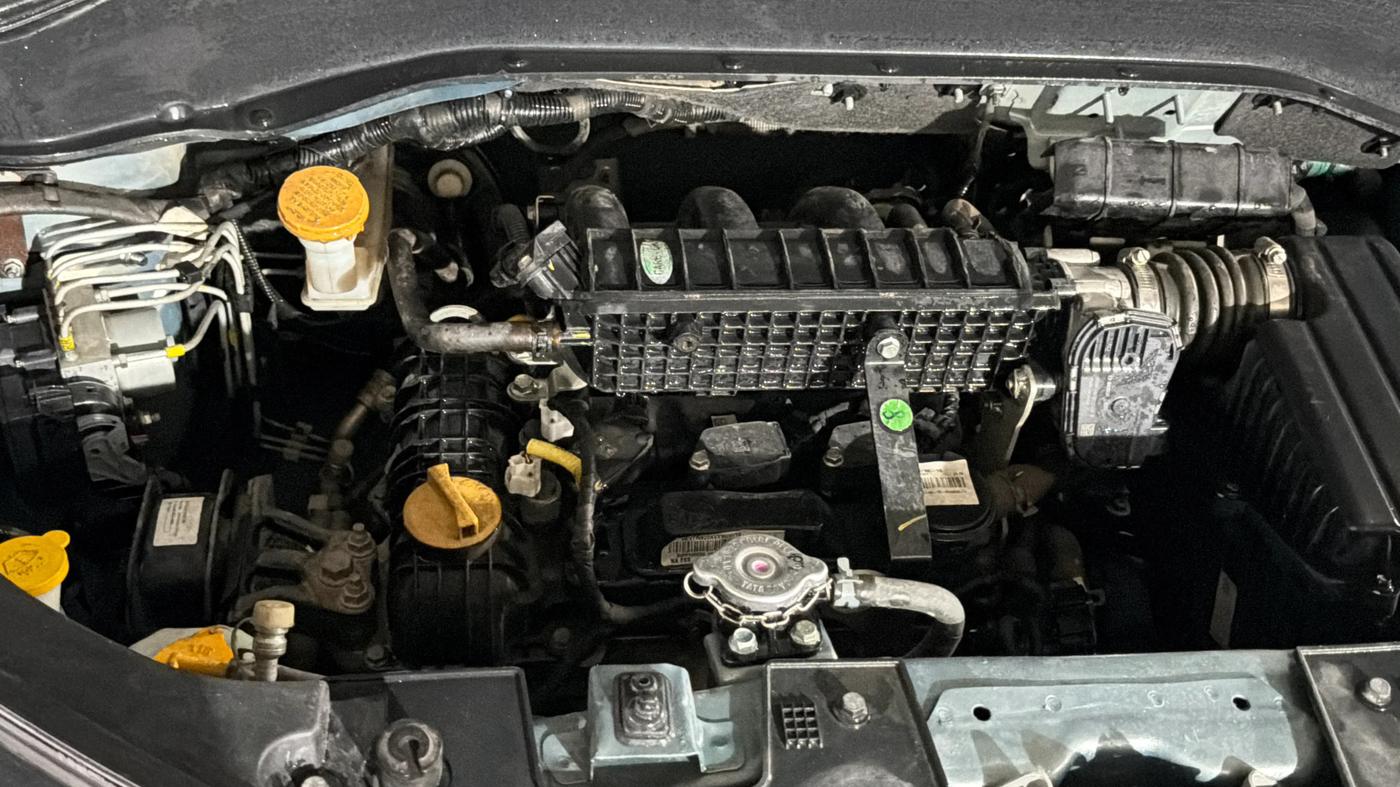 2024 Tata PUNCH ACCOMPLISHED DAZZLE PACK AMT, Petrol, Automatic, 26,229 km, Engine View - Right