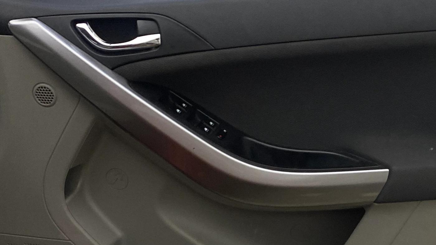 2018 Tata NEXON XZ PLUS PETROL, Petrol, Manual, 59,034 km, Driver Side Door Panels Control