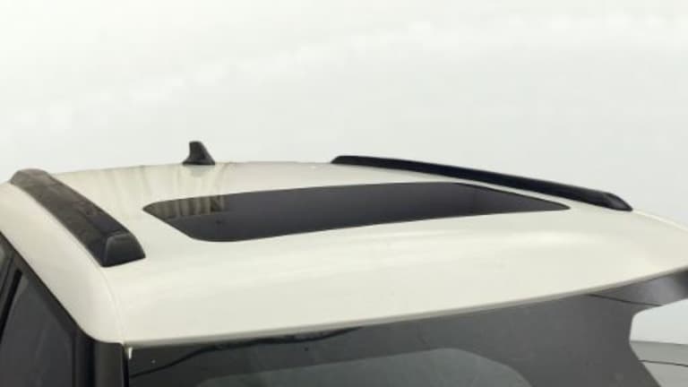 2025 Tata PUNCH Creative Plus (S) AMT, Petrol, Automatic, 19,349 km, Moonroof/ Sunroof