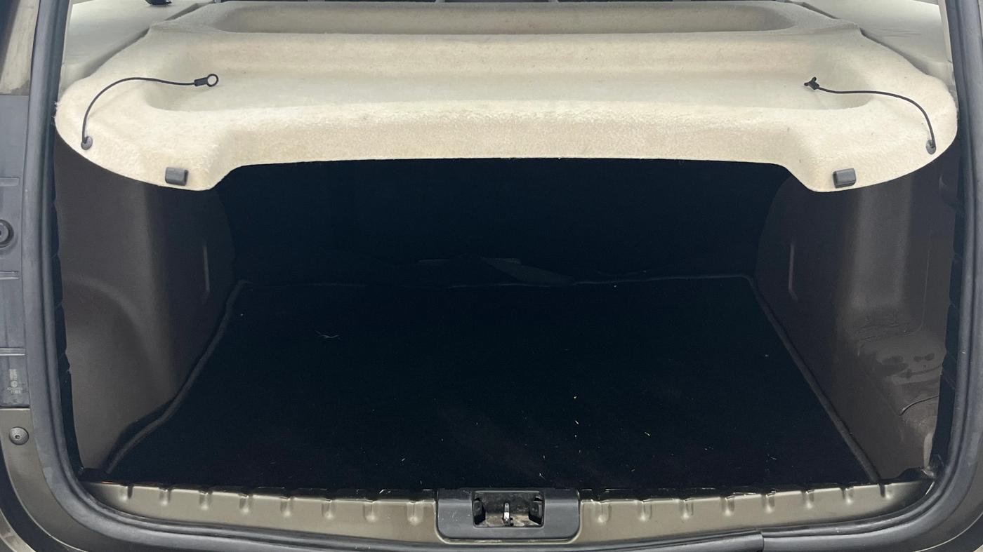 2016 Renault Duster RXL 1.6 PETROL, Petrol, Manual, 49,077 km, Boot Inside