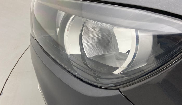 2017 Maruti Vitara Brezza VDI (O), Diesel, Manual, 70,600 km, Left headlight - Minor scratches