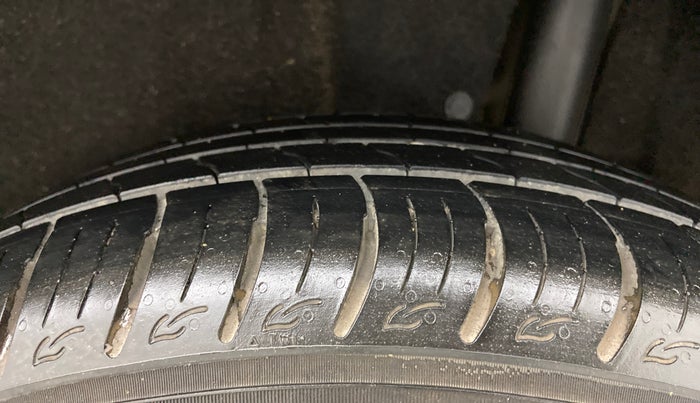 2017 Maruti Vitara Brezza VDI (O), Diesel, Manual, 70,600 km, Left Rear Tyre Tread