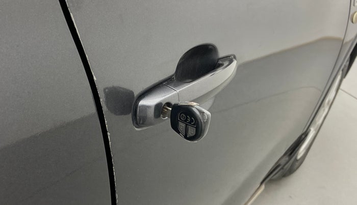 2017 Maruti Vitara Brezza VDI (O), Diesel, Manual, 70,600 km, Lock system - Dork lock functional only from remote key