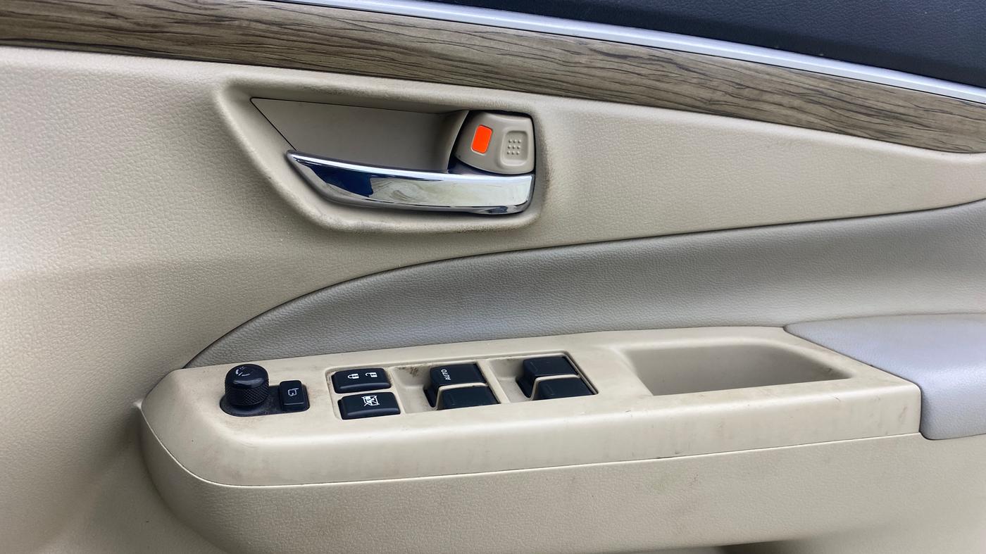 2019 Maruti Ciaz ALPHA  AT 1.5 SHVS PETROL, Petrol, Automatic, 52,089 km, Driver Side Door Panels Control