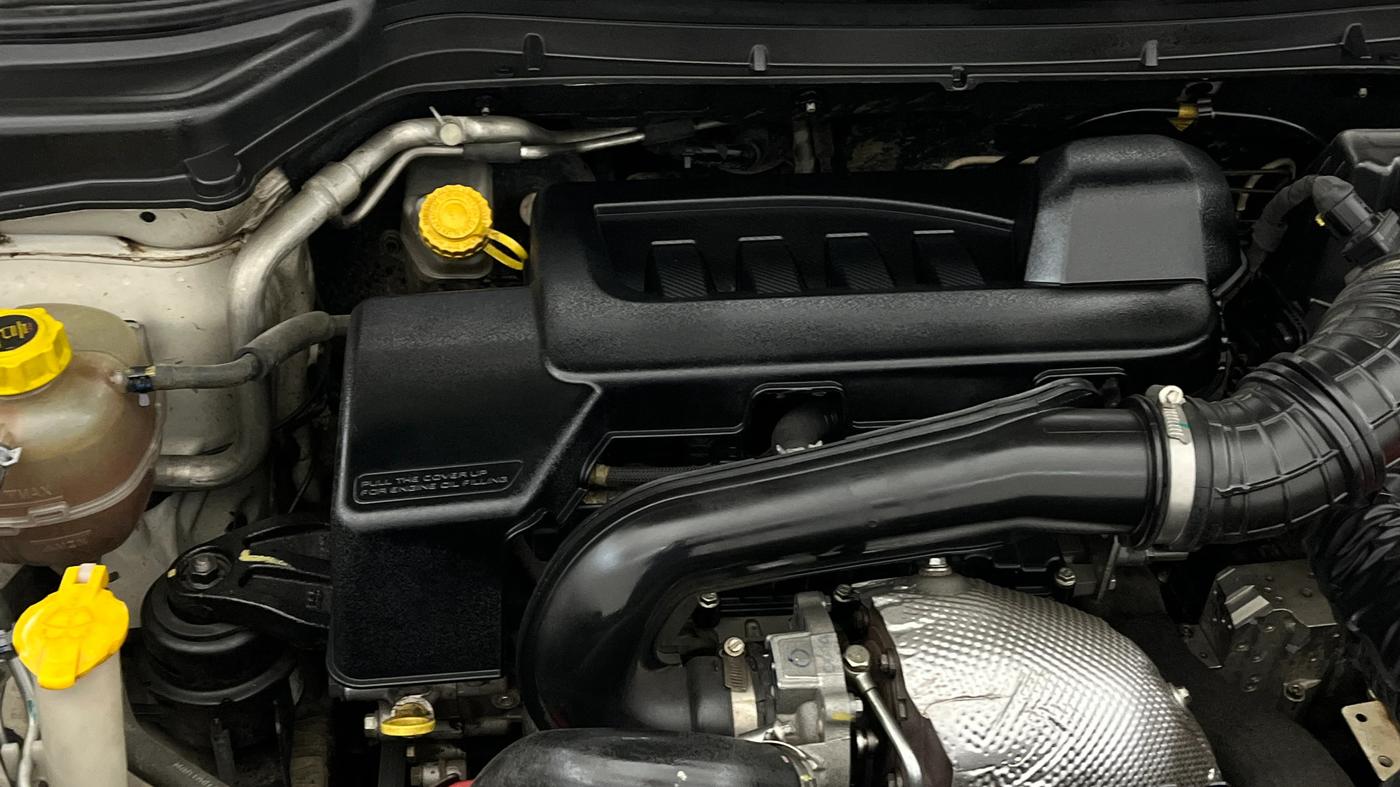 2019 Mahindra XUV300 W8 1.5 DIESEL AMT, Diesel, Automatic, 70,236 km, Engine View - Right