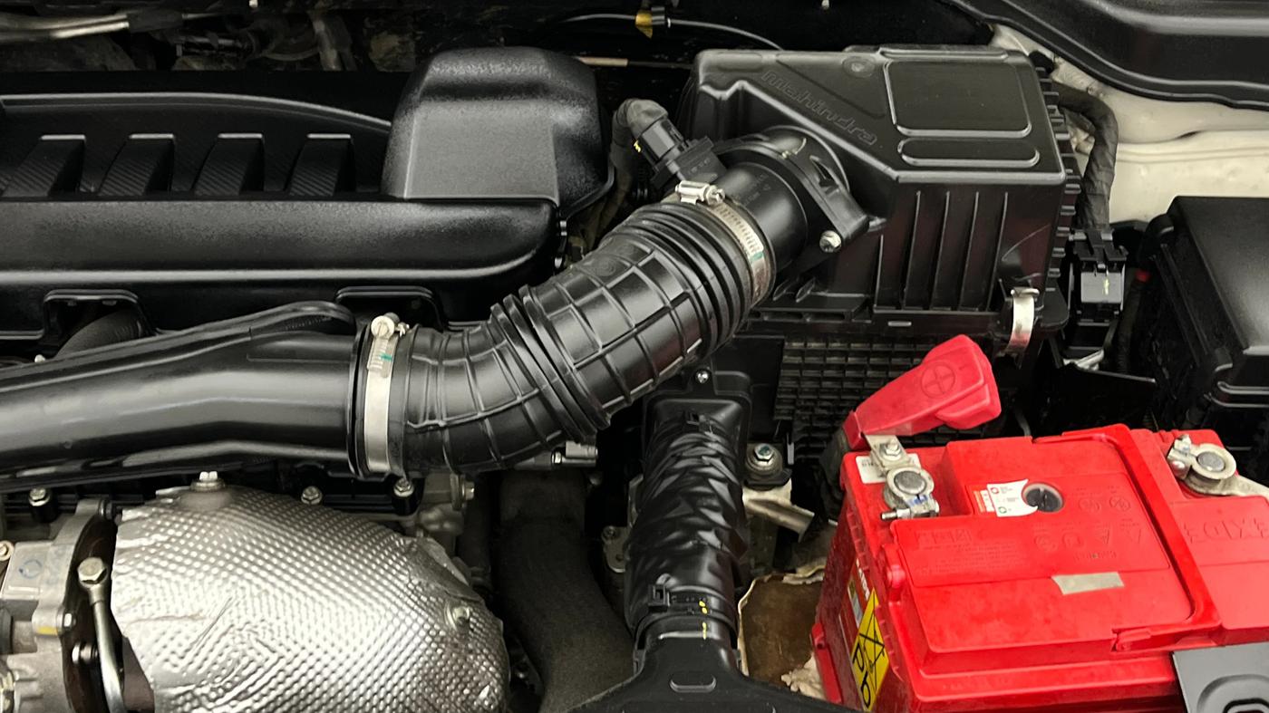 2019 Mahindra XUV300 W8 1.5 DIESEL AMT, Diesel, Automatic, 70,236 km, Engine View - Left