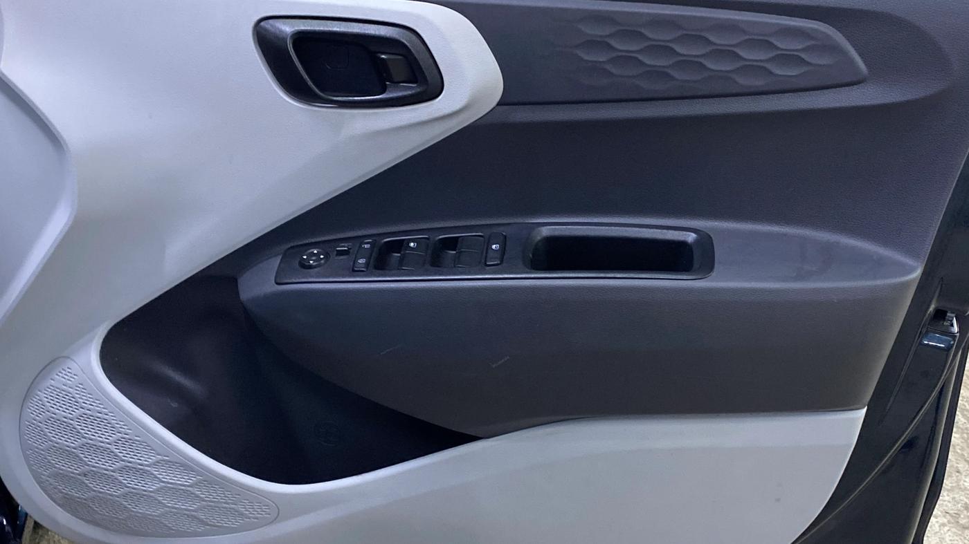 2025 Hyundai GRAND I10 NIOS MAGNA 1.2 KAPPA VTVT, Petrol, Manual, 2,243 km, Driver Side Door Panels Control