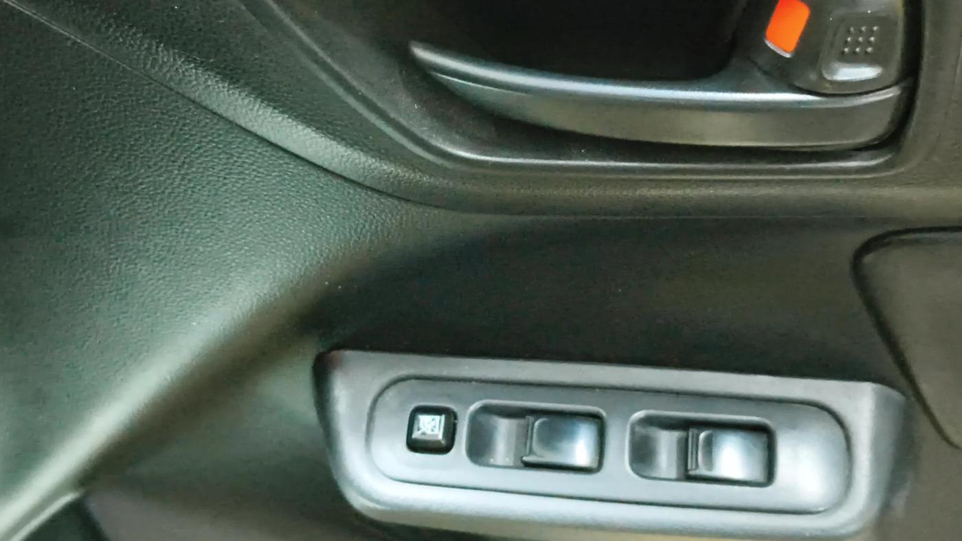 2023 Maruti Swift LXI, Petrol, Manual, 42,803 km, Driver Side Door Panels Control