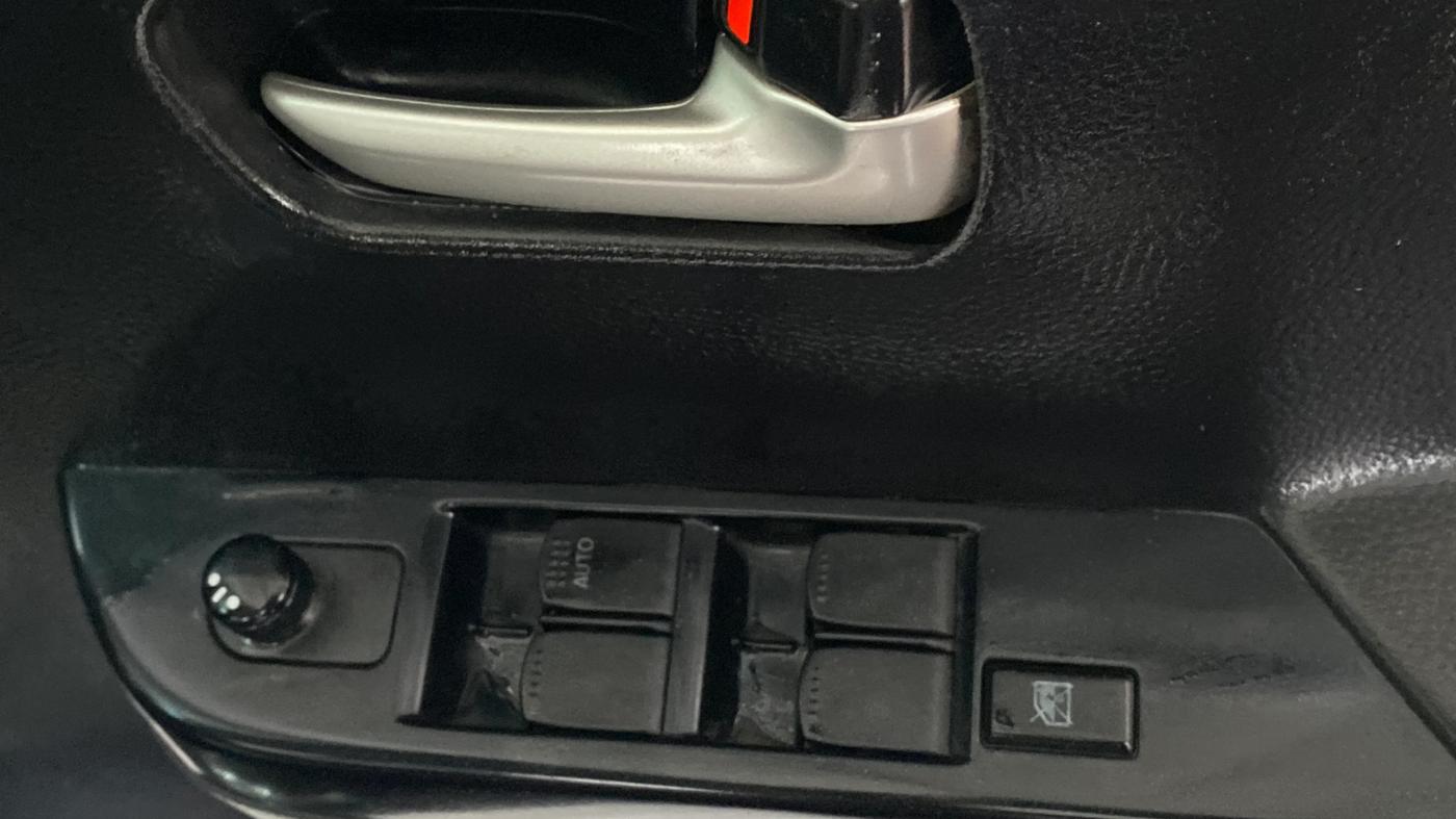 2017 Maruti Wagon R 1.0 VXI, Petrol, Manual, 76,967 km, Driver Side Door Panels Control