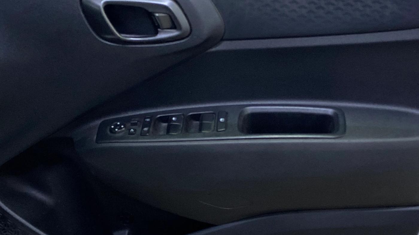 2025 Hyundai EXTER SX(O) CONNECT 1.2 AMT, Petrol, Automatic, 8,069 km, Driver Side Door Panels Control