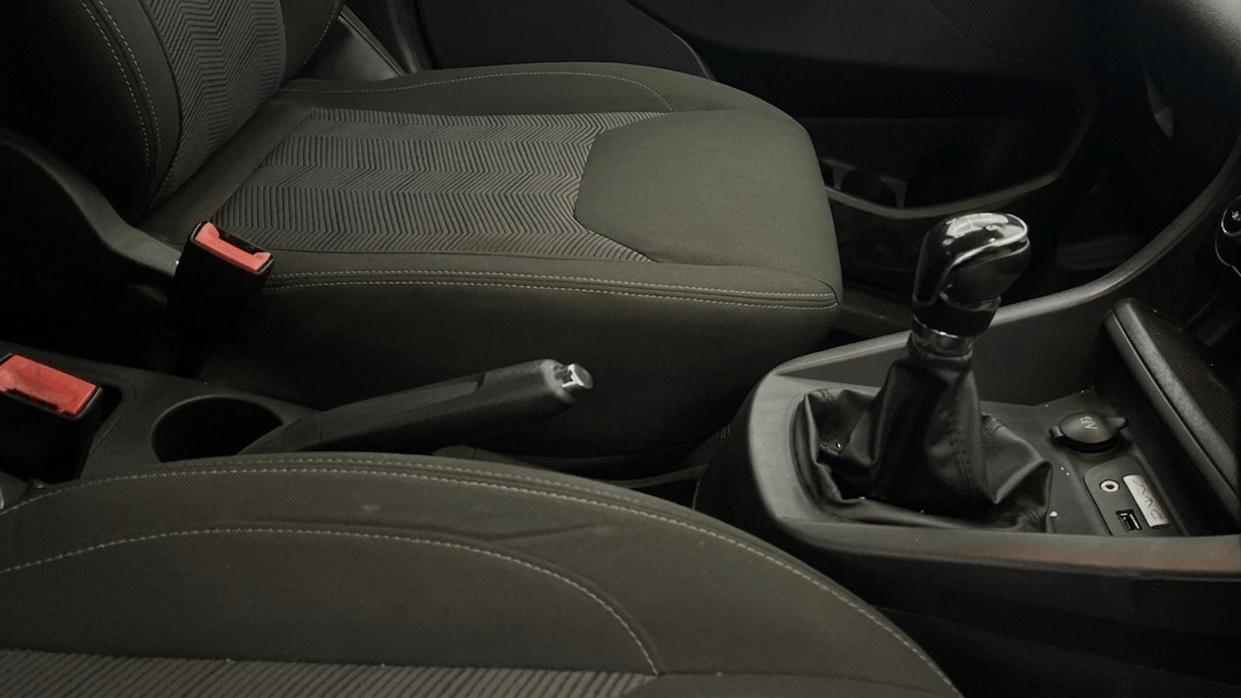 2016 Ford New Figo TITANIUM PLUS 1.2 PETROL, Petrol, Manual, 59,433 km, Gear Lever