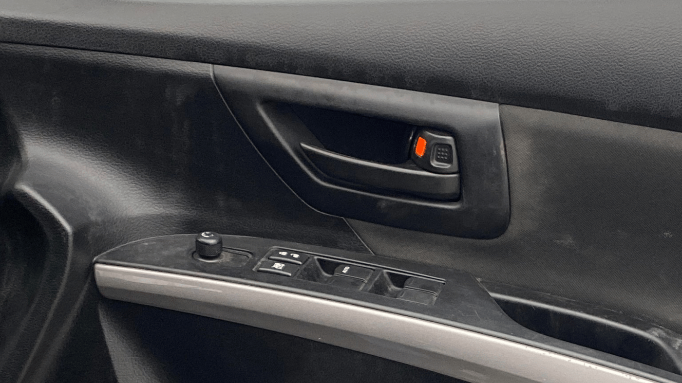 2019 Maruti S Cross SIGMA 1.3, Diesel, Manual, 71,123 km, Driver Side Door Panels Control