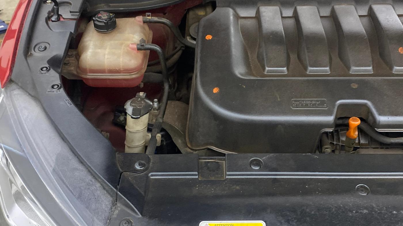 2022 Mahindra XUV700 AX 3 P MT 5 STR, Petrol, Manual, 82,103 km, Engine View - Right