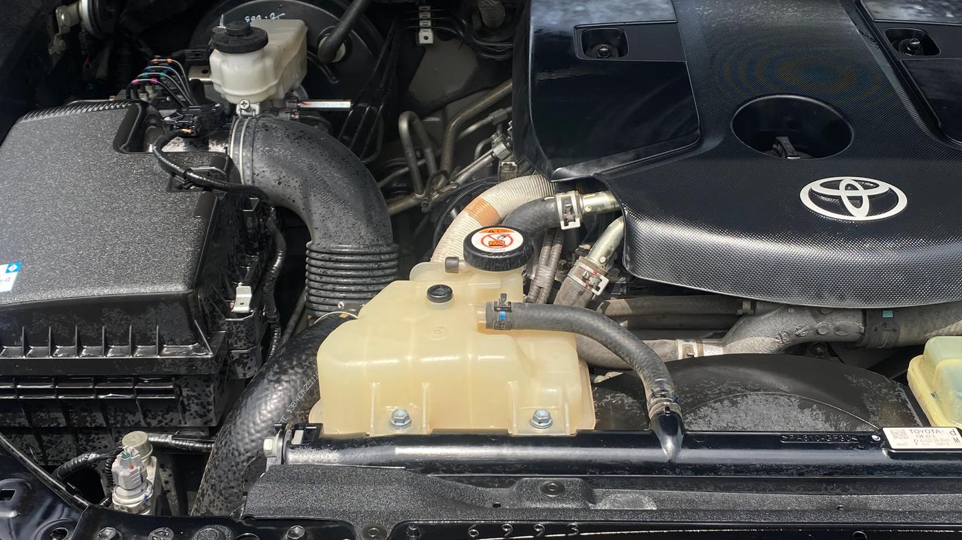 2023 Toyota Fortuner 4X2 AT 2.8 DIESEL, Diesel, Automatic, 36,861 km, Engine View - Right