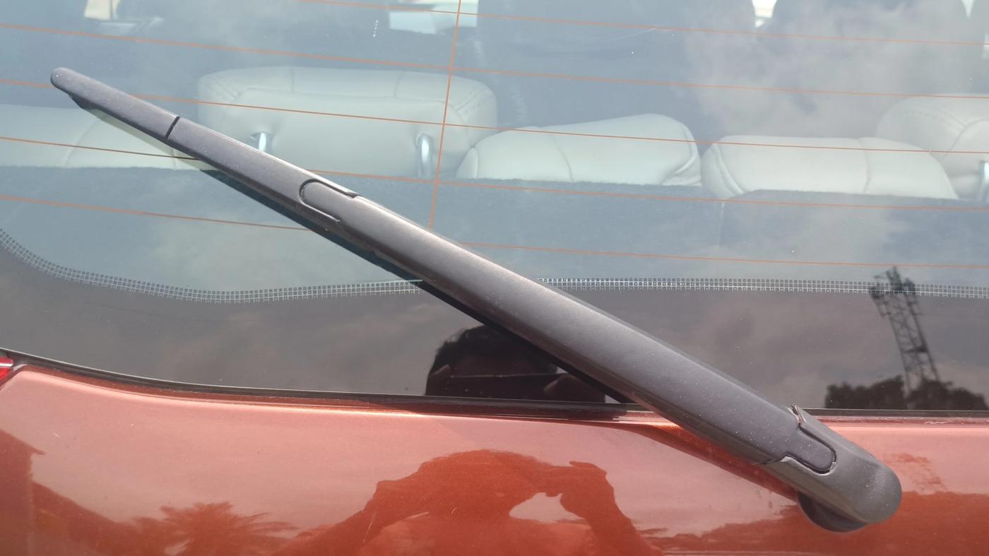 2019 Mahindra XUV500 W9, Diesel, Manual, 1,21,839 km, Rear Wiper