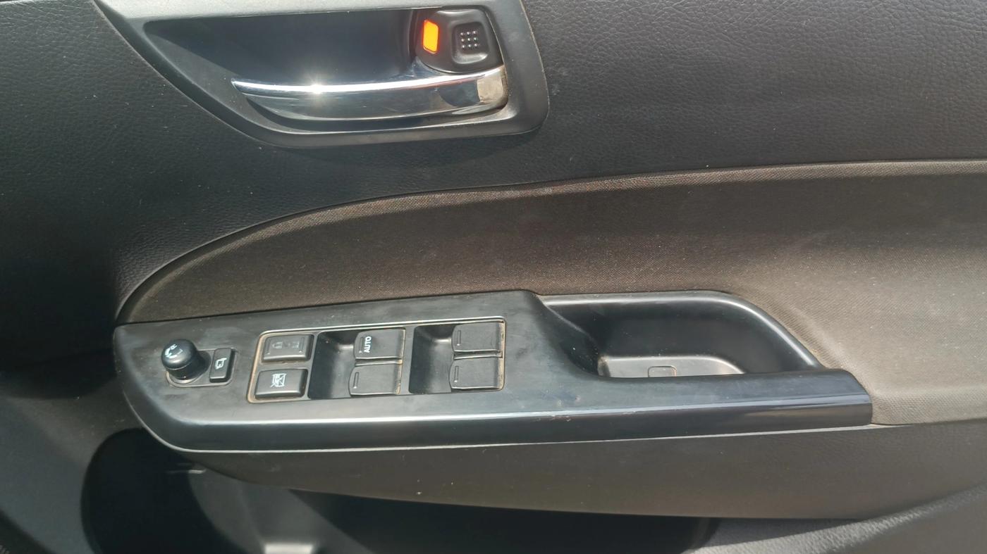 2017 Maruti Swift VXI, Petrol, Manual, 52,497 km, Driver Side Door Panels Control