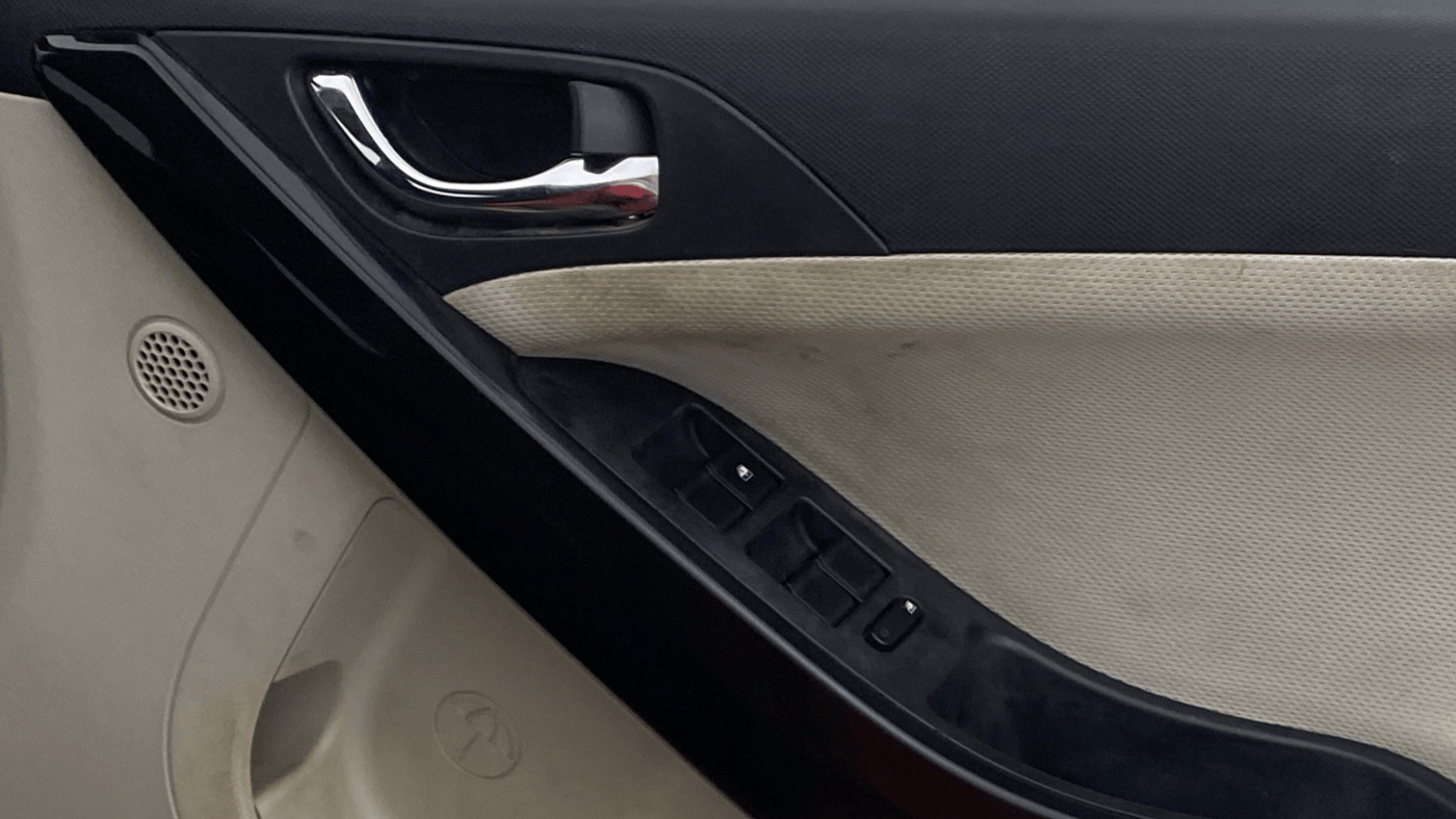 2020 Tata NEXON XZ PLUS DIESEL, Diesel, Manual, 77,215 km, Driver Side Door Panels Control