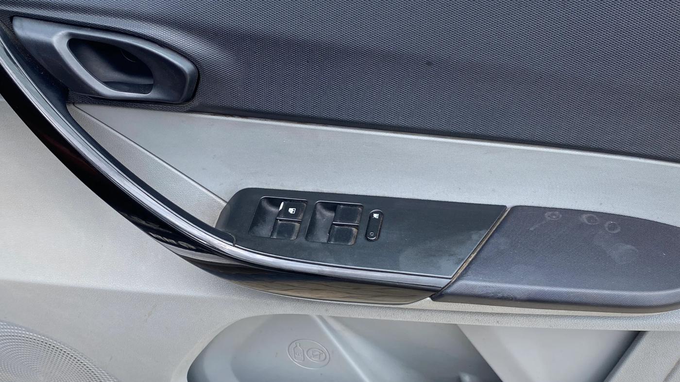 2020 Tata Tiago XT PETROL, Petrol, Manual, 86,530 km, Driver Side Door Panels Control