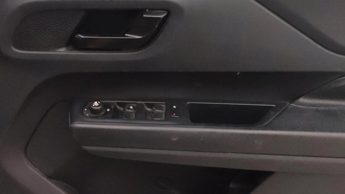 2022 Tata PUNCH CREATIVE 1.2 MT KAZIRANGA EDITION , Petrol, Manual, 39,212 km, Driver Side Door Panels Control