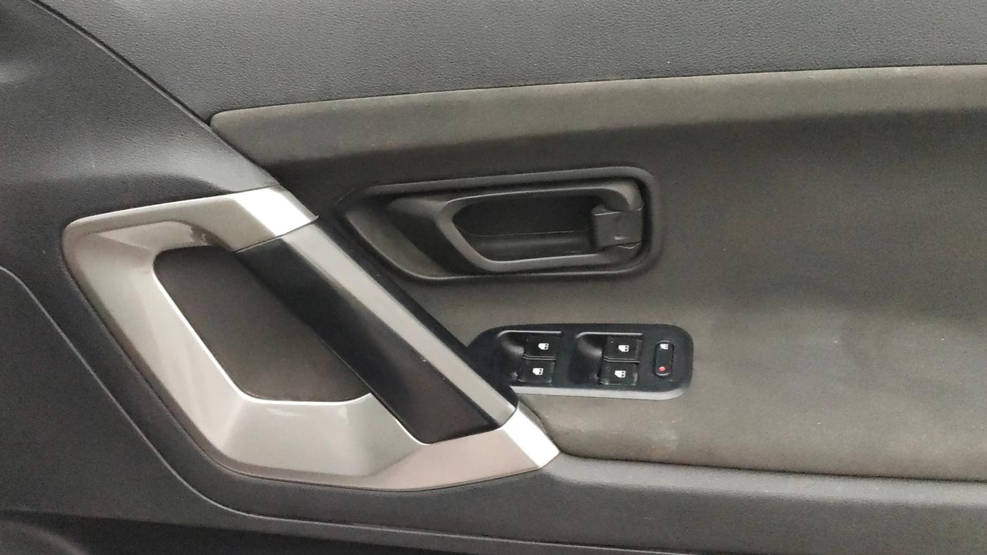 2019 Tata Harrier XM 2.0L KRYOTEC, Diesel, Manual, 1,21,599 km, Driver Side Door Panels Control